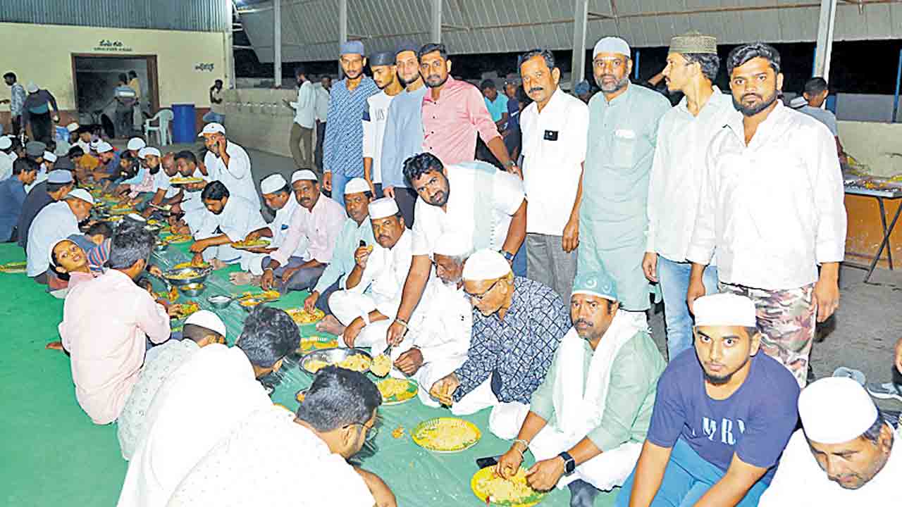 మత సామరస్యానికి ప్రతీక ఇఫ్తార్‌