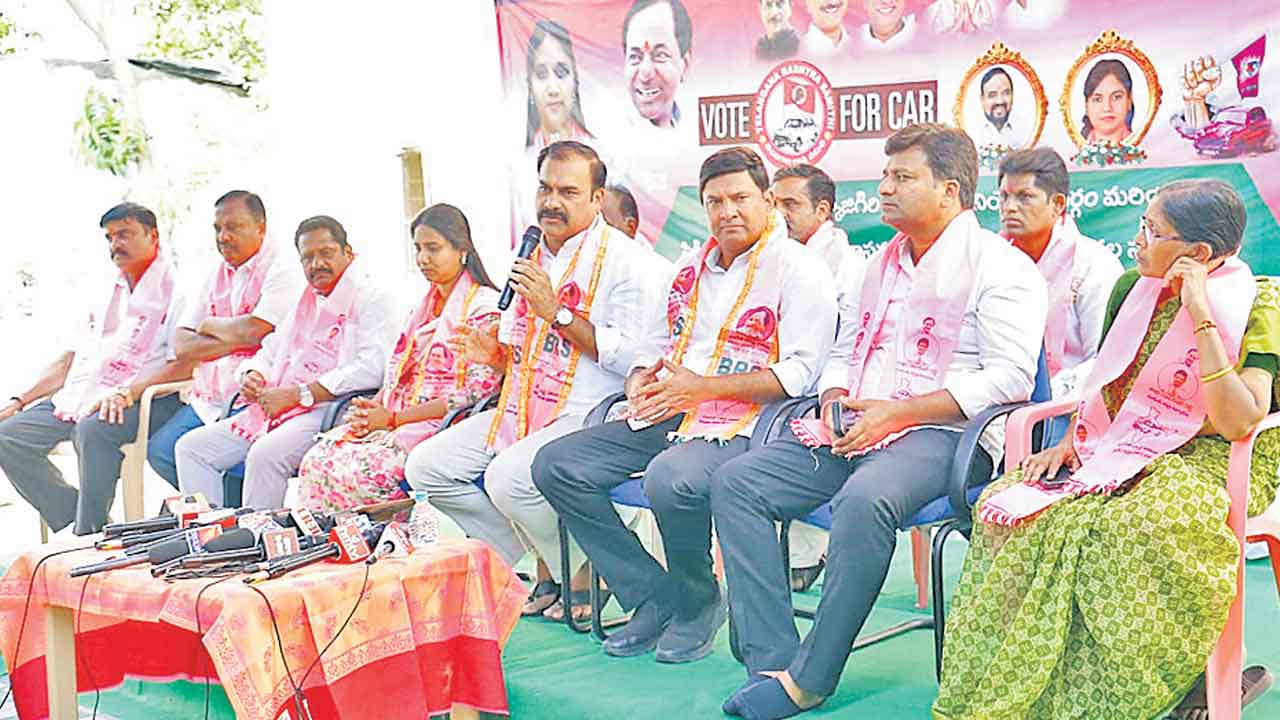 నివేదితను భారీ మెజార్టీతో గెలిపించాలి