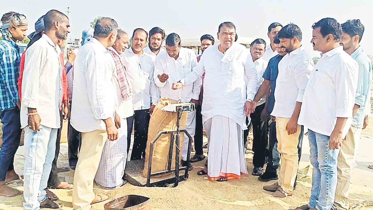 వరికి రూ.500 బోనస్‌ ఇవ్వాలి..