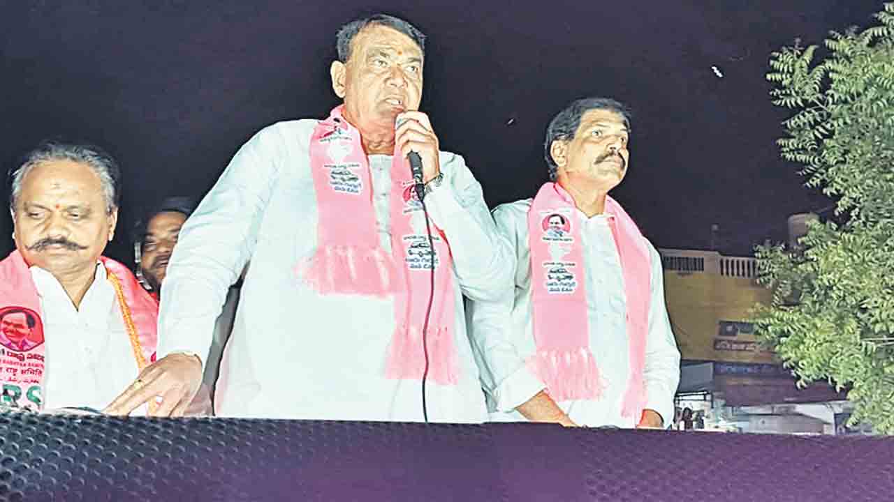 బెదిరింపులతో కాలం వెళ్లదీస్తున్న కాంగ్రెస్‌