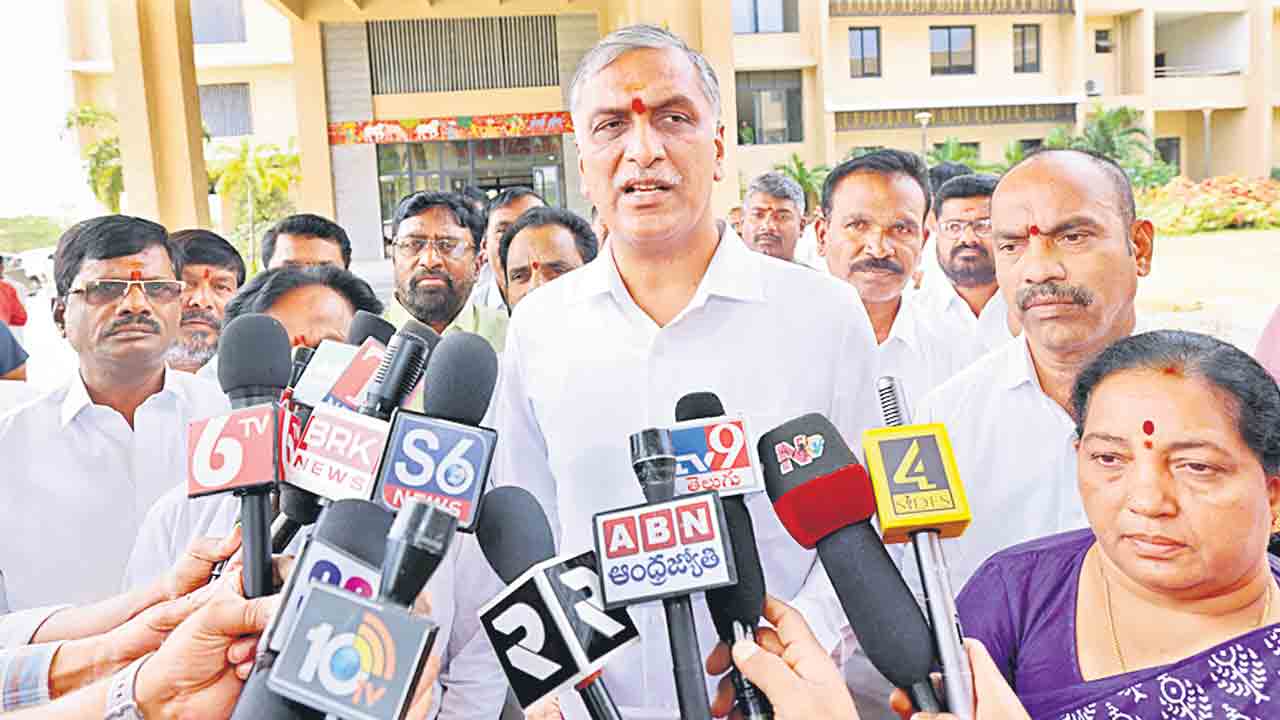 పంటలు ఎండుతుంటే పట్టదా..!