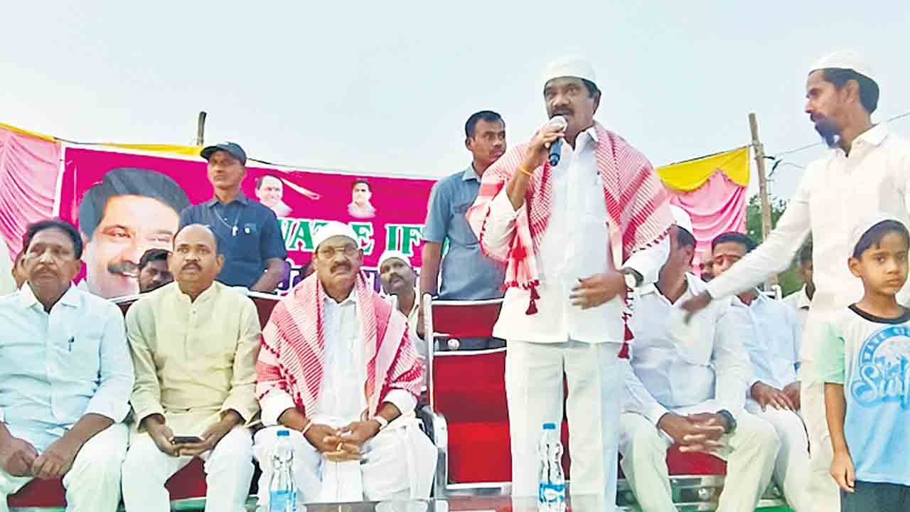 కాంగ్రెస్‌, బీజేపీవి కుమ్మక్కు రాజకీయాలు