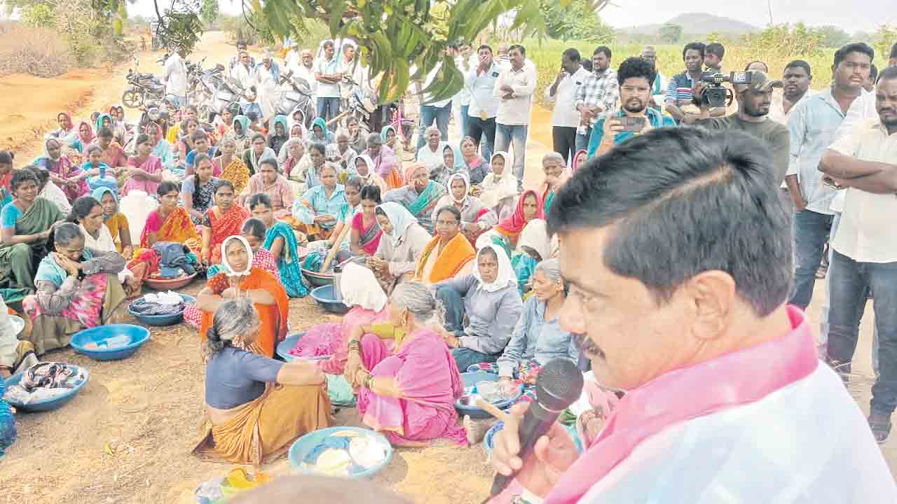 హామీలను విస్మరించిన కాంగ్రెస్