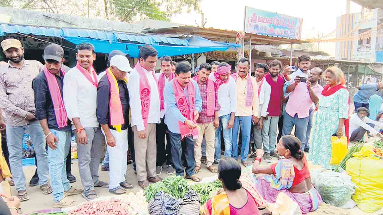 కారుకు భారీ మెజార్టీ ఇవ్వాలి