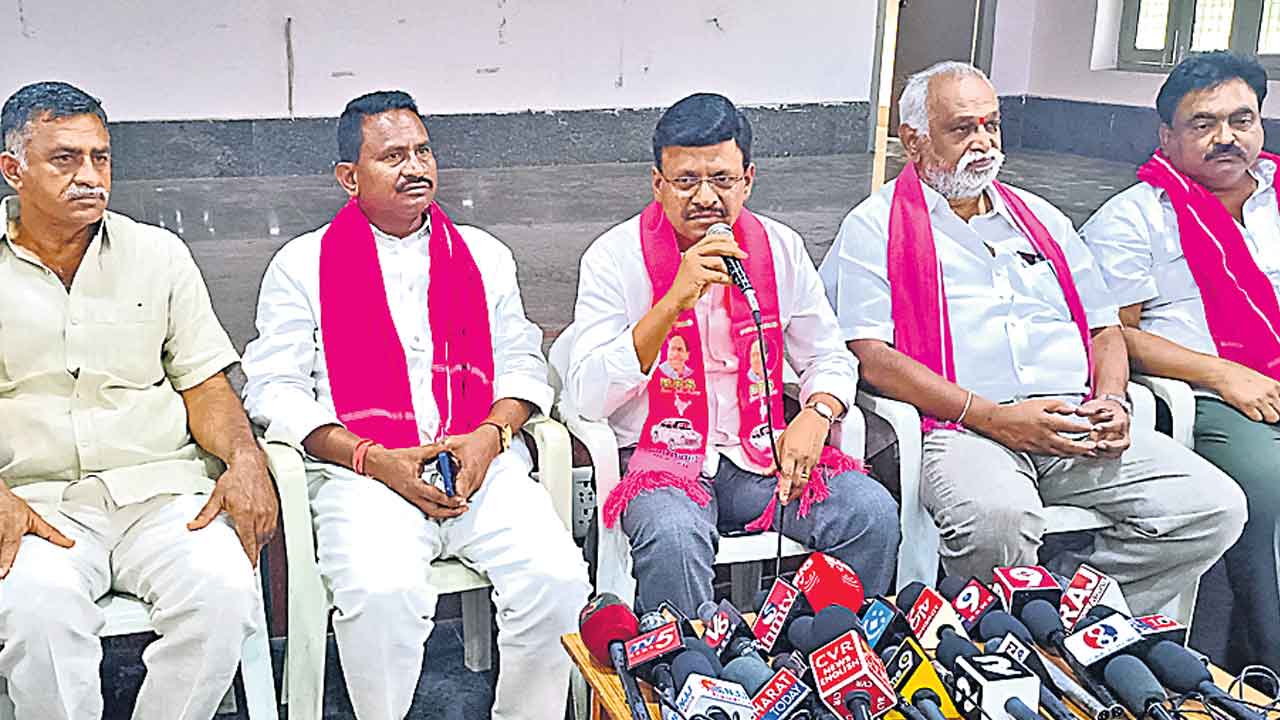 తెల్లంకు ప్రజలే బుద్ధిచెప్తరు