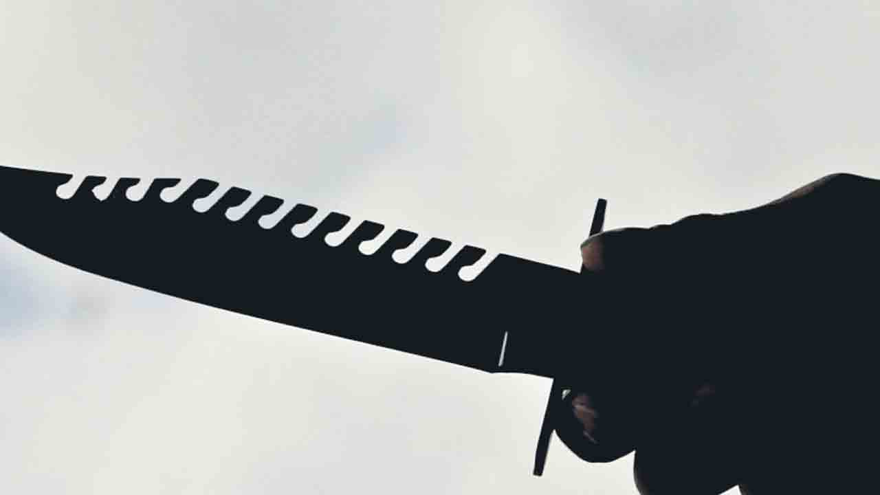 Crime News | ఎస్సైని చాకుతో బెదిరించి..