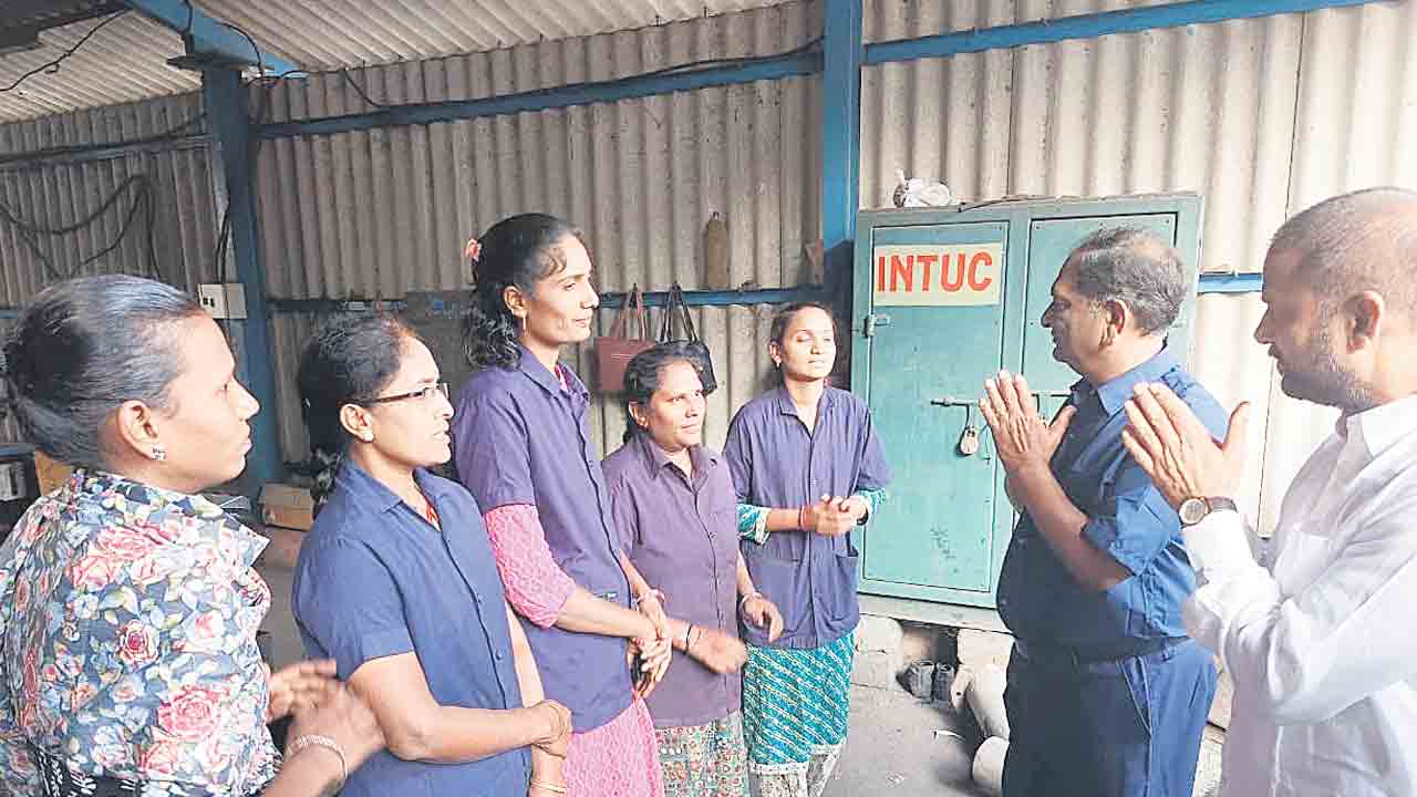 ఆదరించి అవకాశమివ్వండి