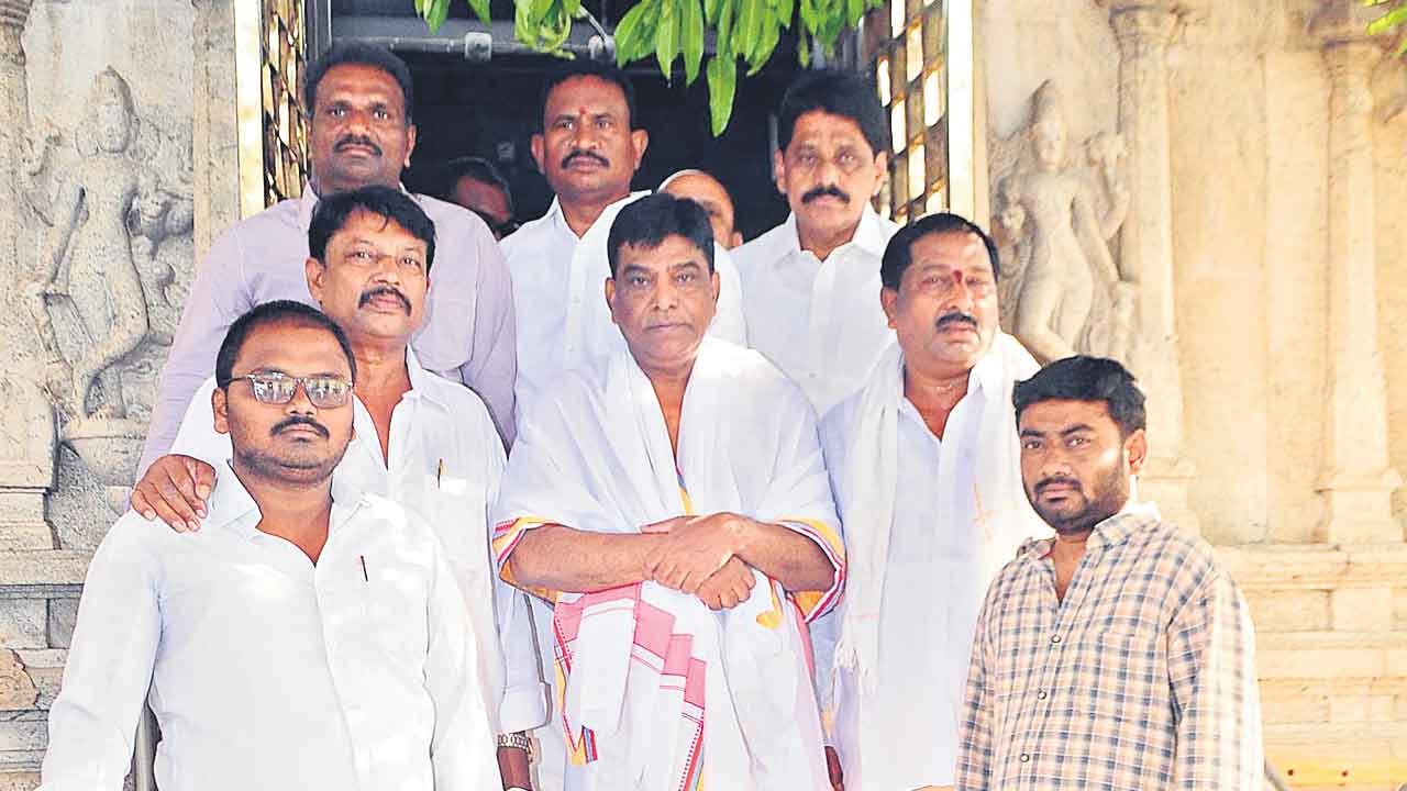రామయ్య సేవలో ఖమ్మం ఎంపీ అభ్యర్థి నామా
