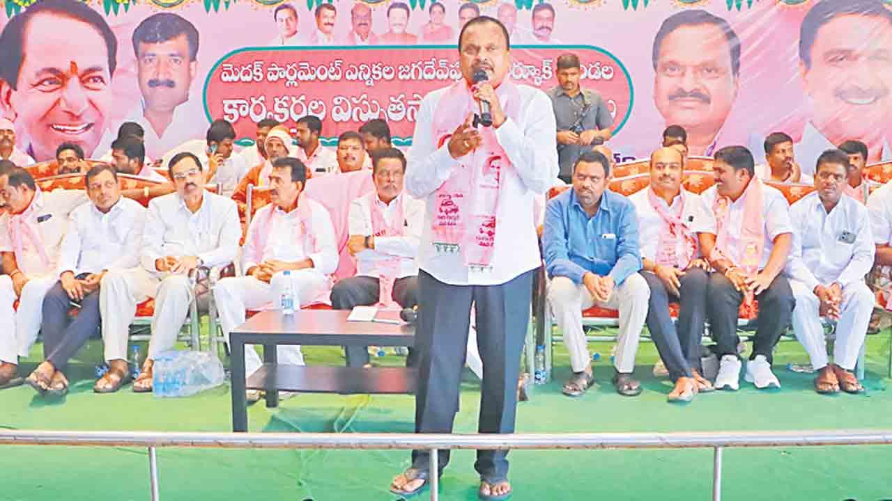 రఘునందన్‌ మాటలు నమ్మొద్దు