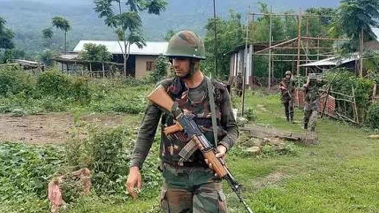 మణిపూర్‌లో దుండగుల కాల్పులు