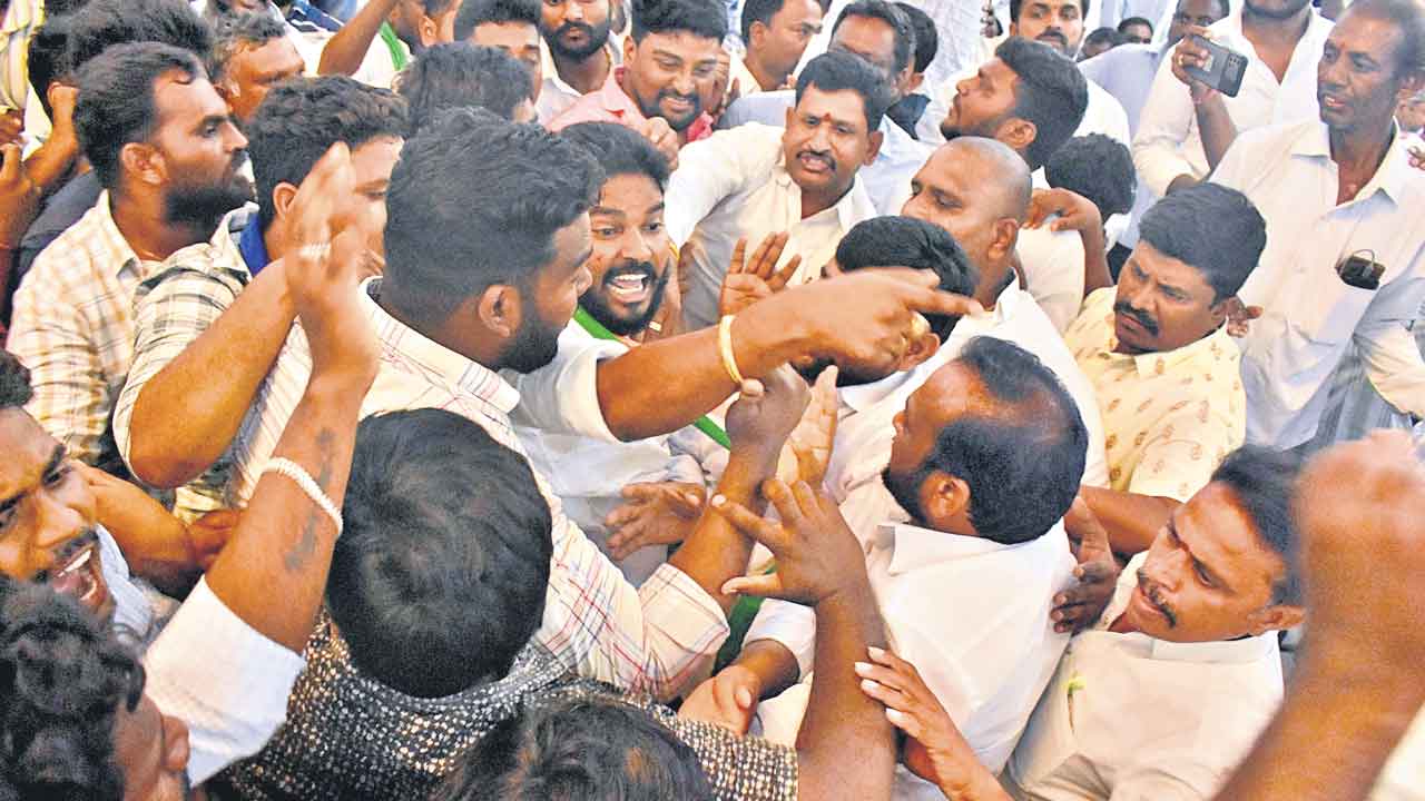 ఎమ్మెల్యే రేవూరి వర్సెస్‌ మంత్రి కొండా