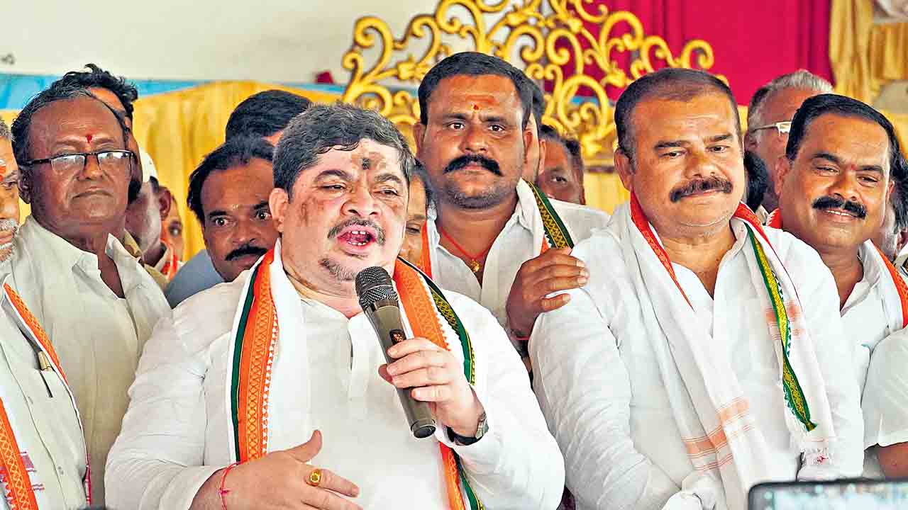 సంపదను దోచిపెట్టిన బీజేపీ