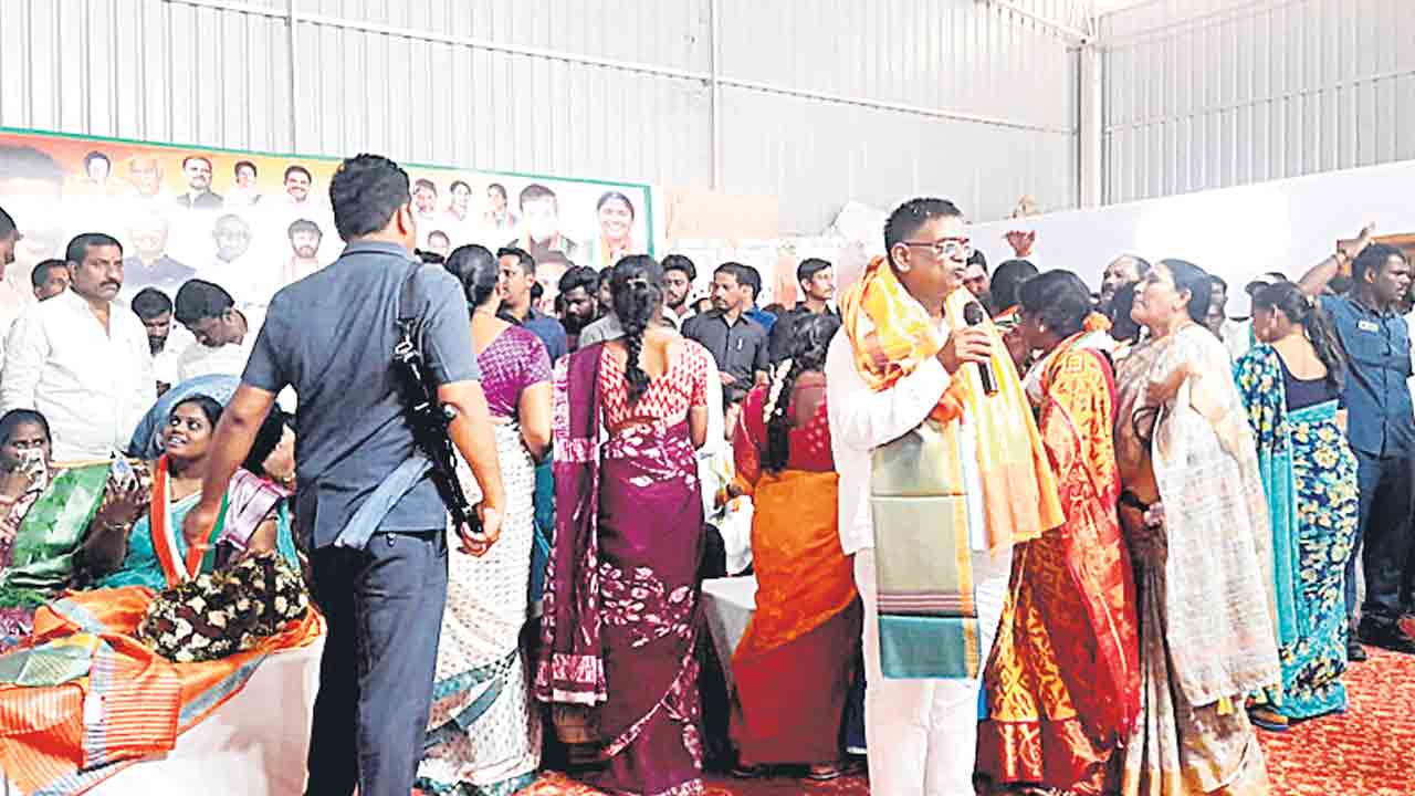 సీనియర్లకు గౌరవమివ్వరా..?