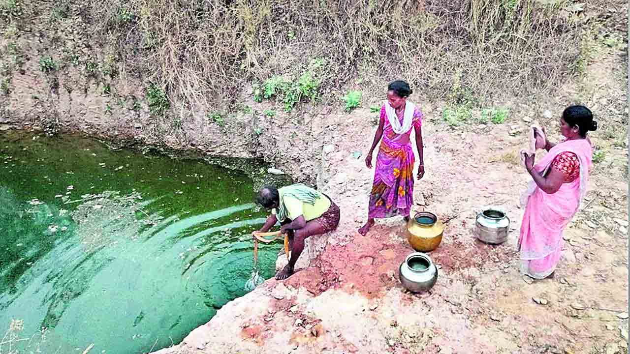 నీళ్ల కోసం మైళ్ల దూరం