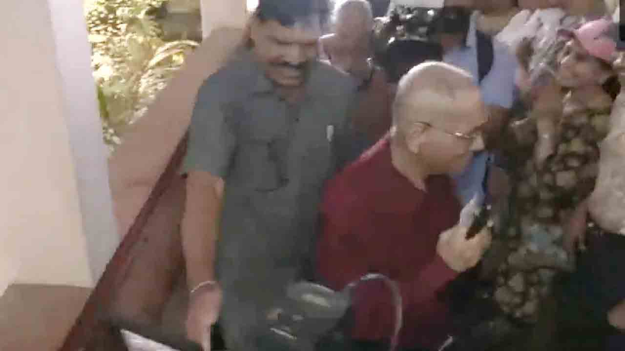 Lok Sabha Pols | ఆసుపత్రి నుంచి వచ్చి ఓటేసిన నారాయణమూర్తి