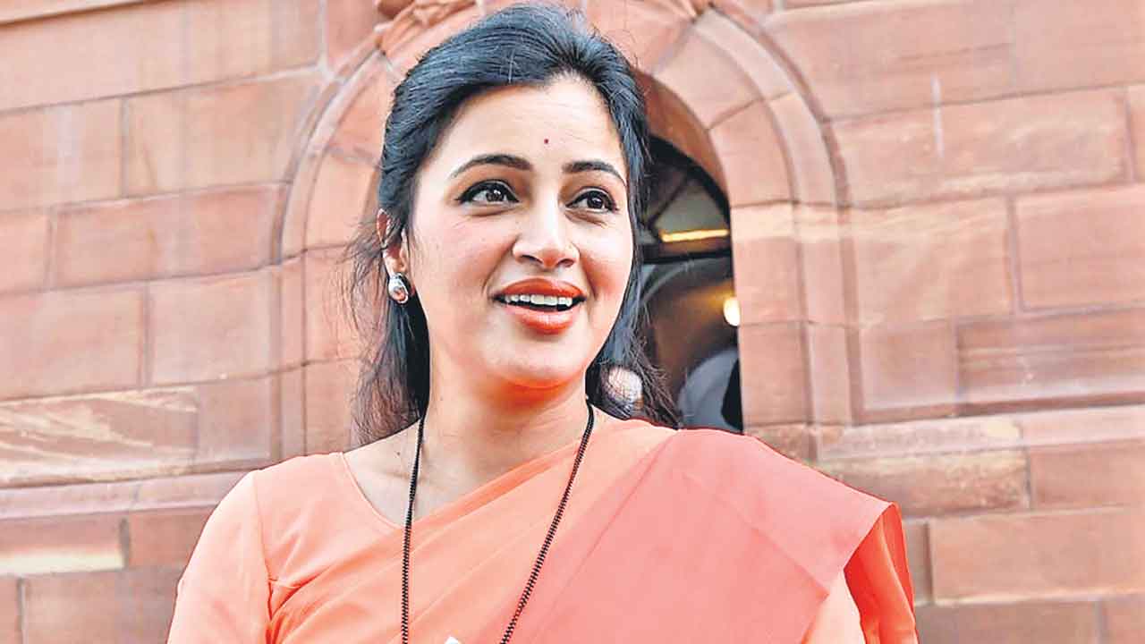 Navneet Rana | అమరావతి మాజీ ఎంపీ నవనీత్‌ రాణాపై దాడికి యత్నం..!