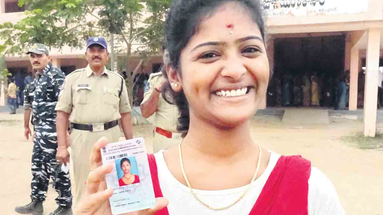 కొత్త ఓటర్లు 8,758