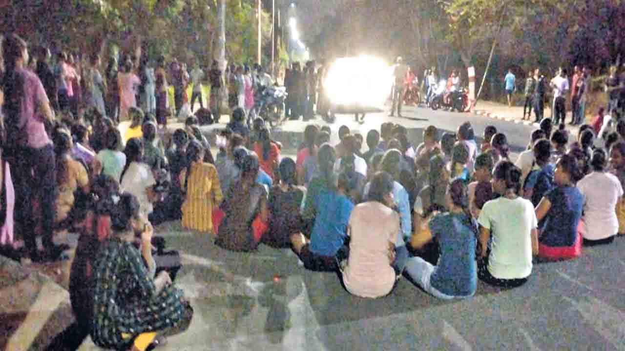 OU | నీళ్లు, కరెంటు కొరత.. ఒకటో తేదీ నుంచి ఓయూకు సెలవులు: ఓయూ చీఫ్‌ వార్డెన్‌ నోటీస్‌