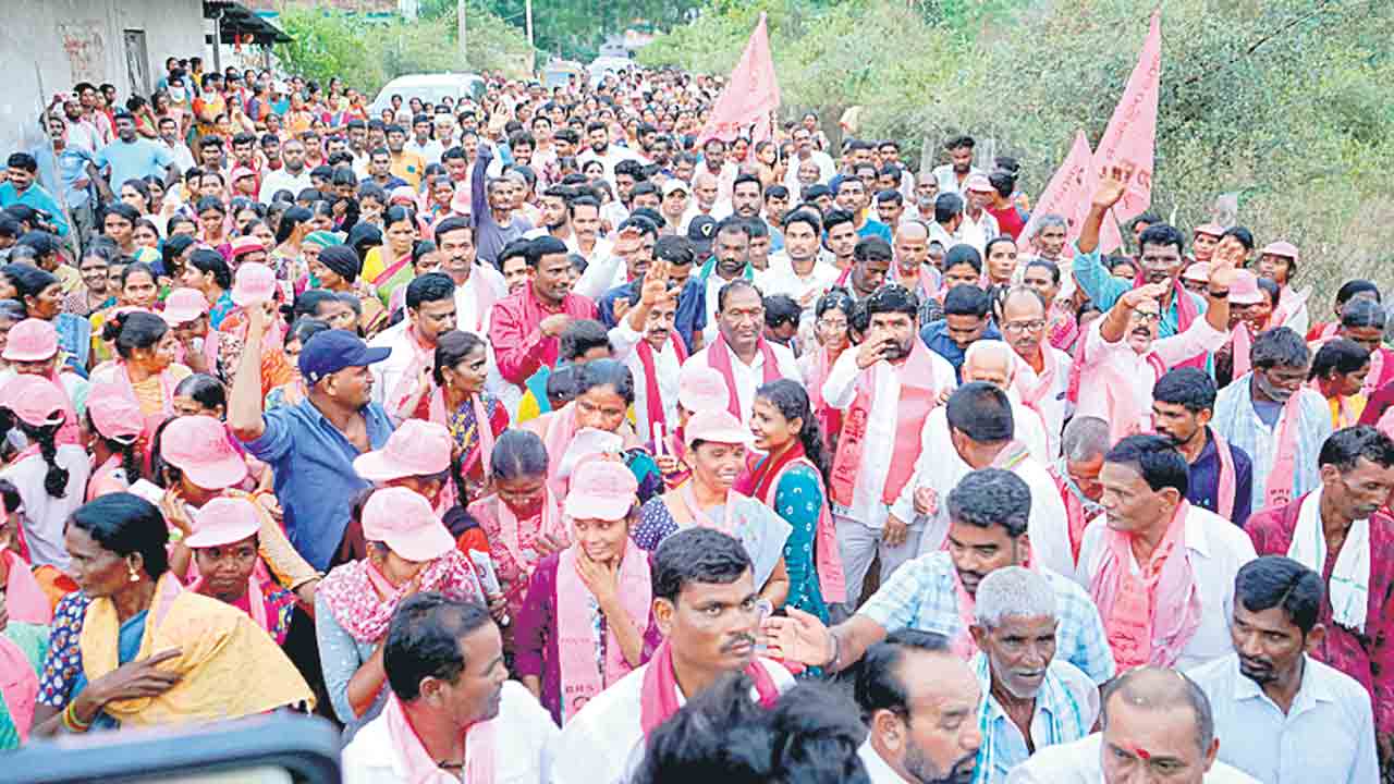 గడ్డం ఫ్యామిలీకి బుద్ధి చెప్పండి