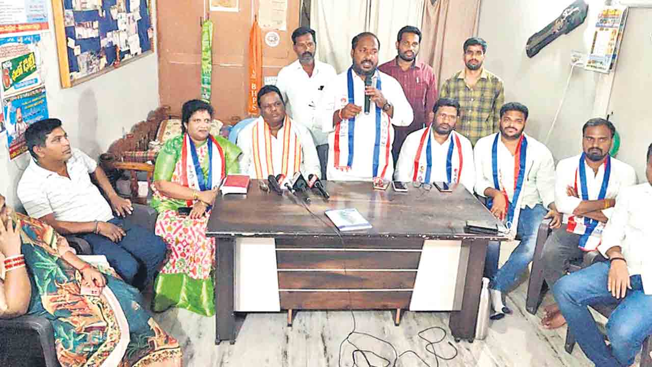 కాంగ్రెస్‌కు బీసీల సత్తా చూపుతాం