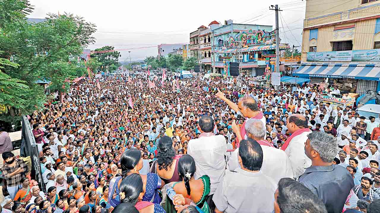 ఆరు గ్యారెంటీల అమలేదీ?