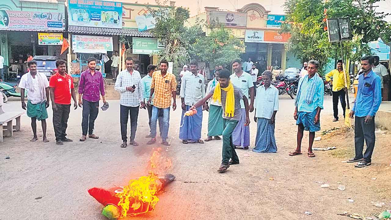 సర్కార్ తీరుపై రైతన్న కన్నెర్ర
