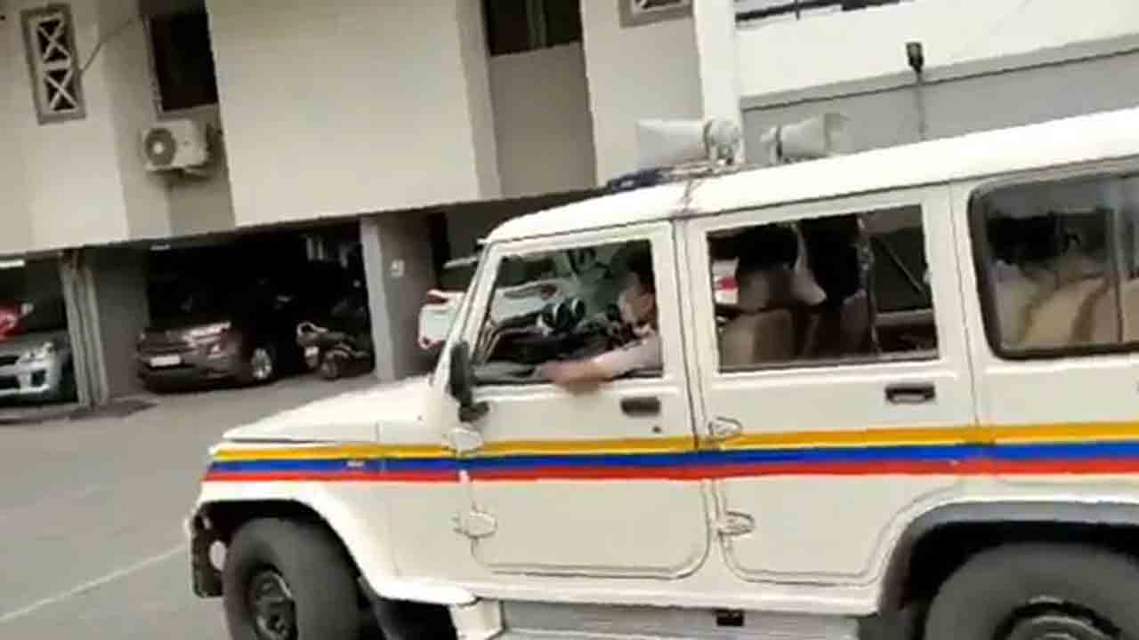 Shooting Prank For Reel | రీల్‌ కోసం ఫ్రాంక్‌ వీడియో షూట్‌.. చిక్కుల్లో నలుగురు విద్యార్థులు