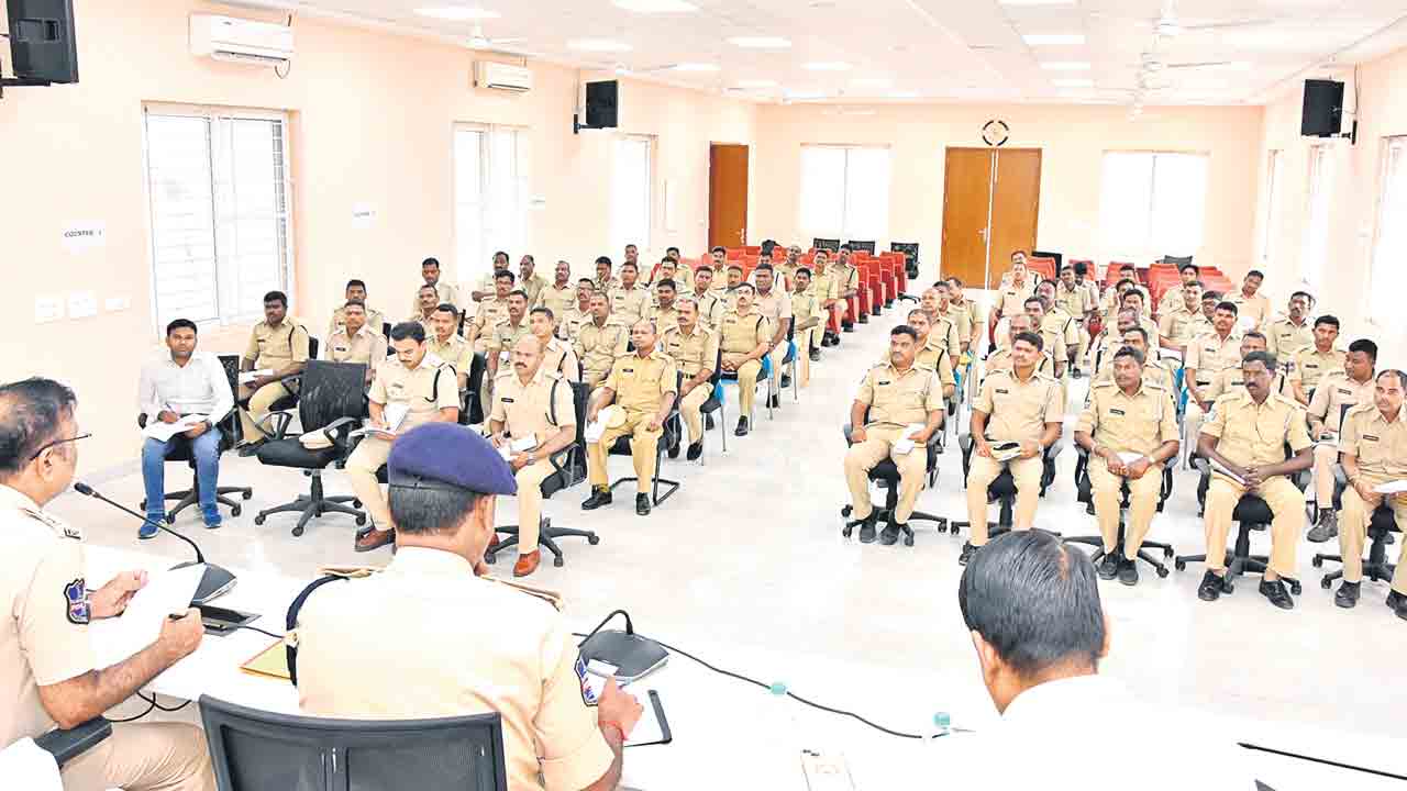 క్రమశిక్షణతో విధులు నిర్వహించాలి