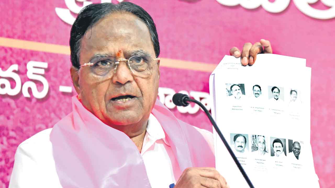 Ponnala Lakshmaiah | మాజీ మంత్రి పొన్నాల లక్ష్మయ్య ఇంట్లో చోరీ.. నగదు, ఆభరణాలు ఎత్తుకెళ్లిన దుండగులు