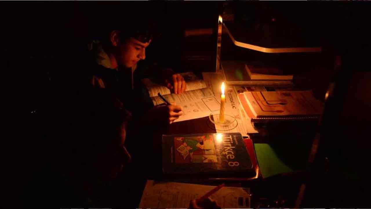 Power Cuts | మే నుంచి ప్రవేశ పరీక్షల సీజన్‌.. రాష్ట్రంలో ఎడాపెడా కరెంట్‌ కోతలు