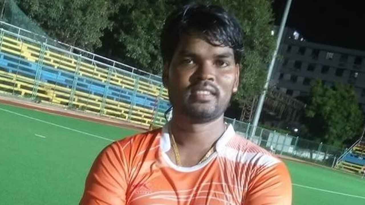 కాంగ్రెస్‌కు ఇండియా హాకీ మాజీ కెప్టెన్‌ రాజీనామా