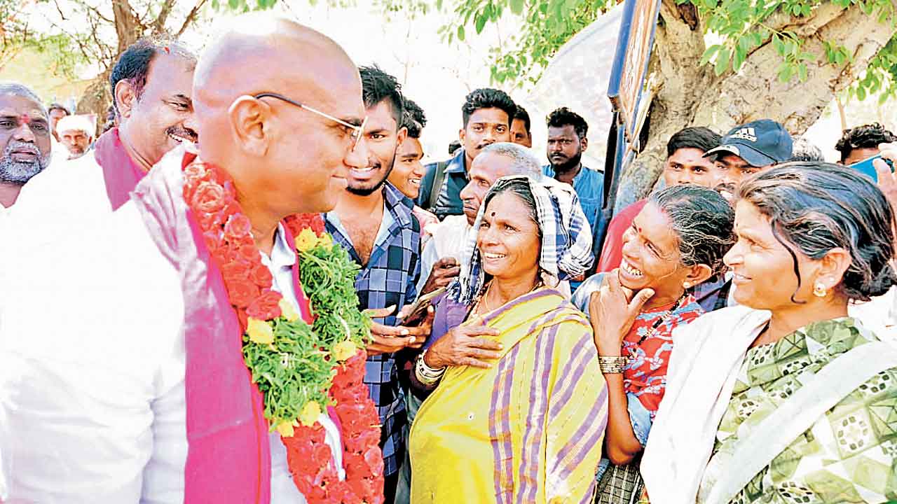 కారే మాకు బతుకు.. కేసీఆరే మా భరోసా