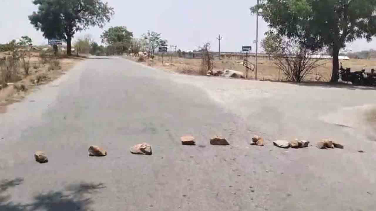 మహాలక్ష్మికి ఎన్ని తిప్పలో..