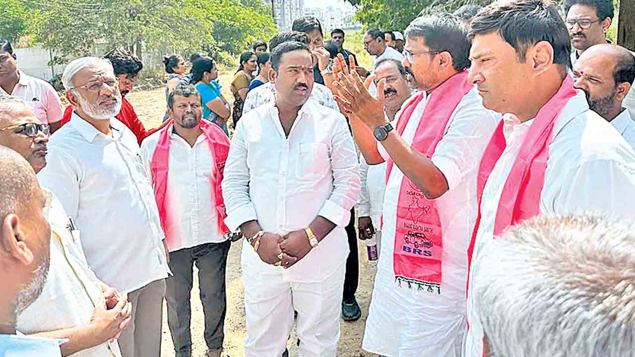 పాదయాత్ర చేసి.. సమస్యలు తెలుసుకొని..
