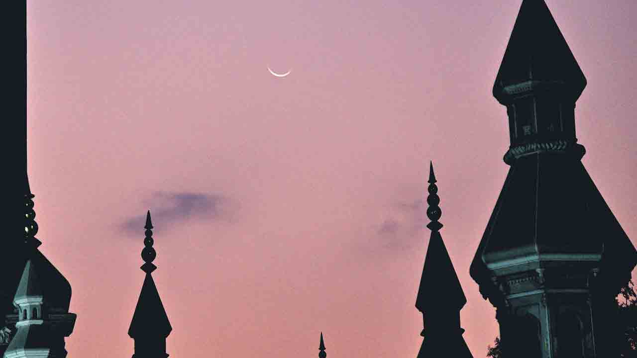 Ramadan | హైదరాబాద్‌లో రంజాన్‌ శోభ.. మసీదుల్లో ముస్లిం సోదరుల ప్రత్యేక ప్రార్థనలు