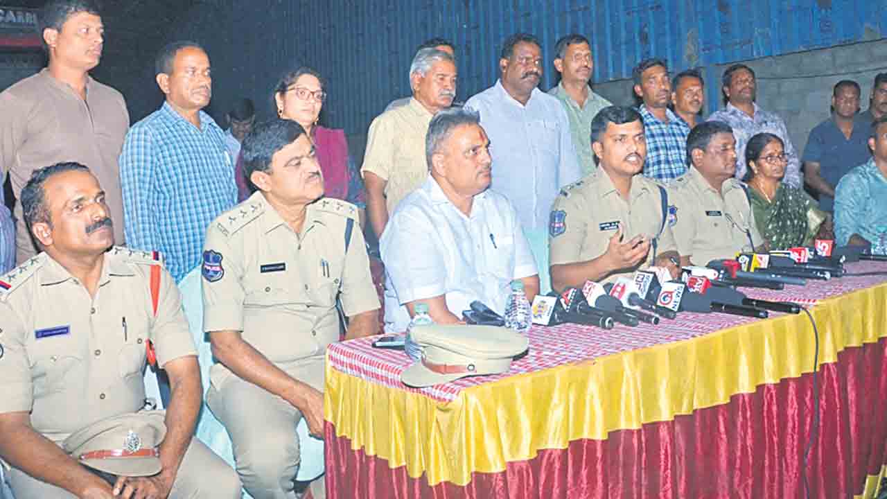 500 టన్నుల రేషన్‌ బియ్యం పట్టివేత