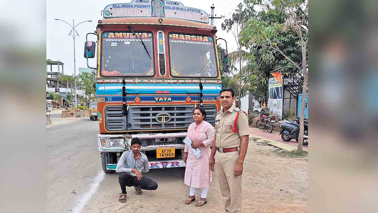 భారీగా రేషన్‌ బియ్యం పట్టివేత