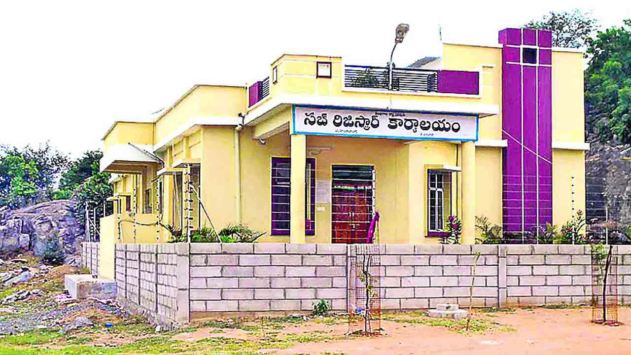 రిజిస్ట్రేషన్ల శాఖకు కాసుల పంట