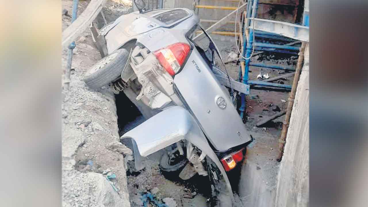 పెళ్లి చేసుకుని ఇంటికి వెళ్తుండగా..