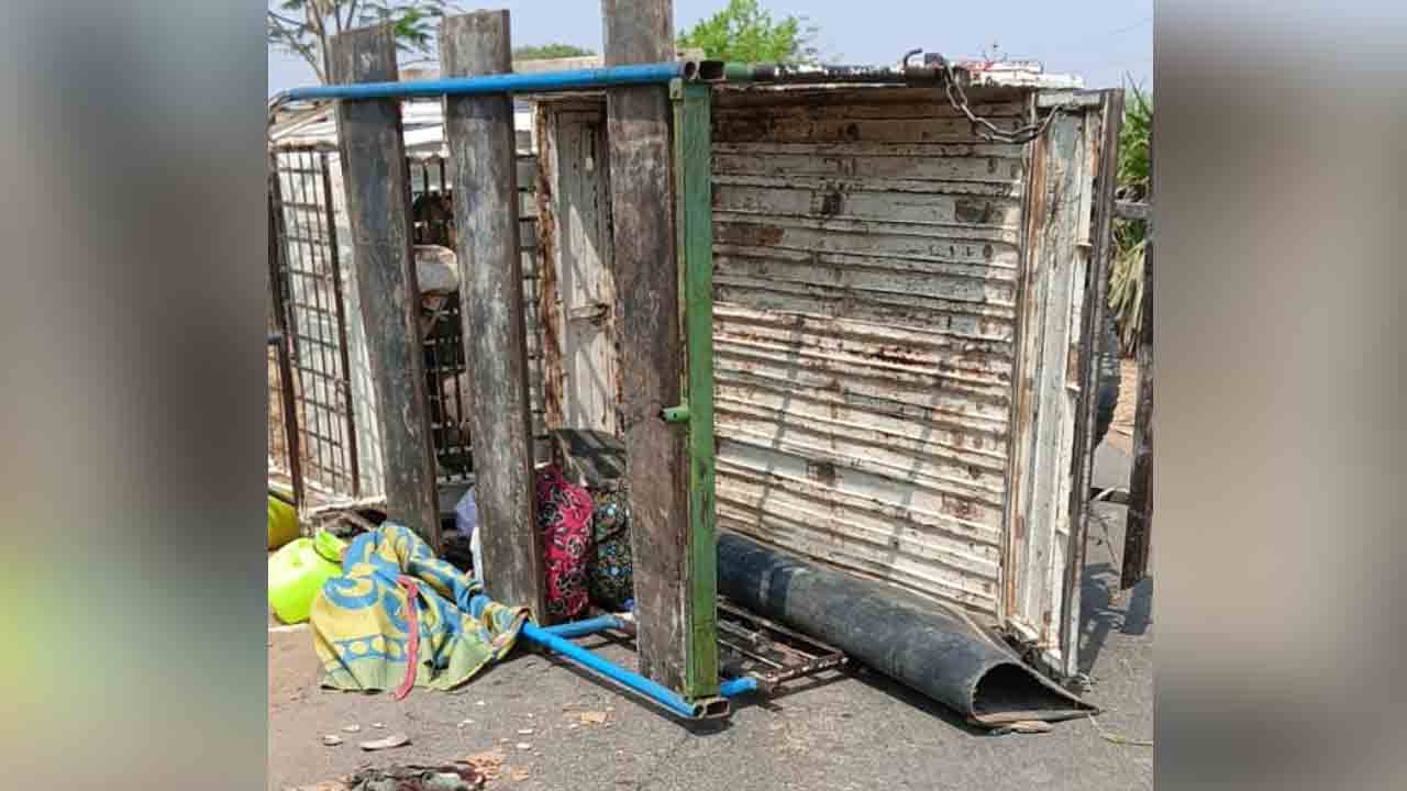 బొలేరో బోల్తా.. ఇద్దరు మృతి