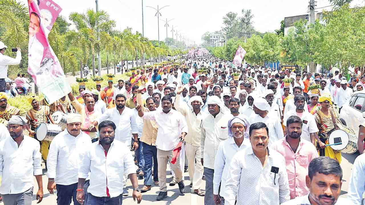 మెదక్‌లో బీఆర్‌ఎస్‌ భారీ ర్యాలీ