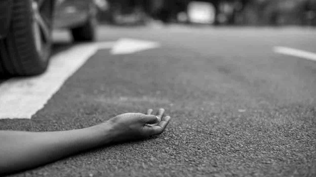 Road accident | ట్రాక్టర్‌ను ఢీకొట్టిన లారీ.. నలుగురు మహిళలు దుర్మరణం..!