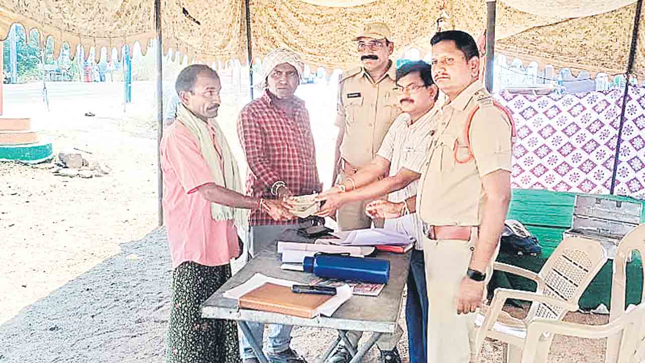 రూ.1.30 లక్షలు పట్టివేత