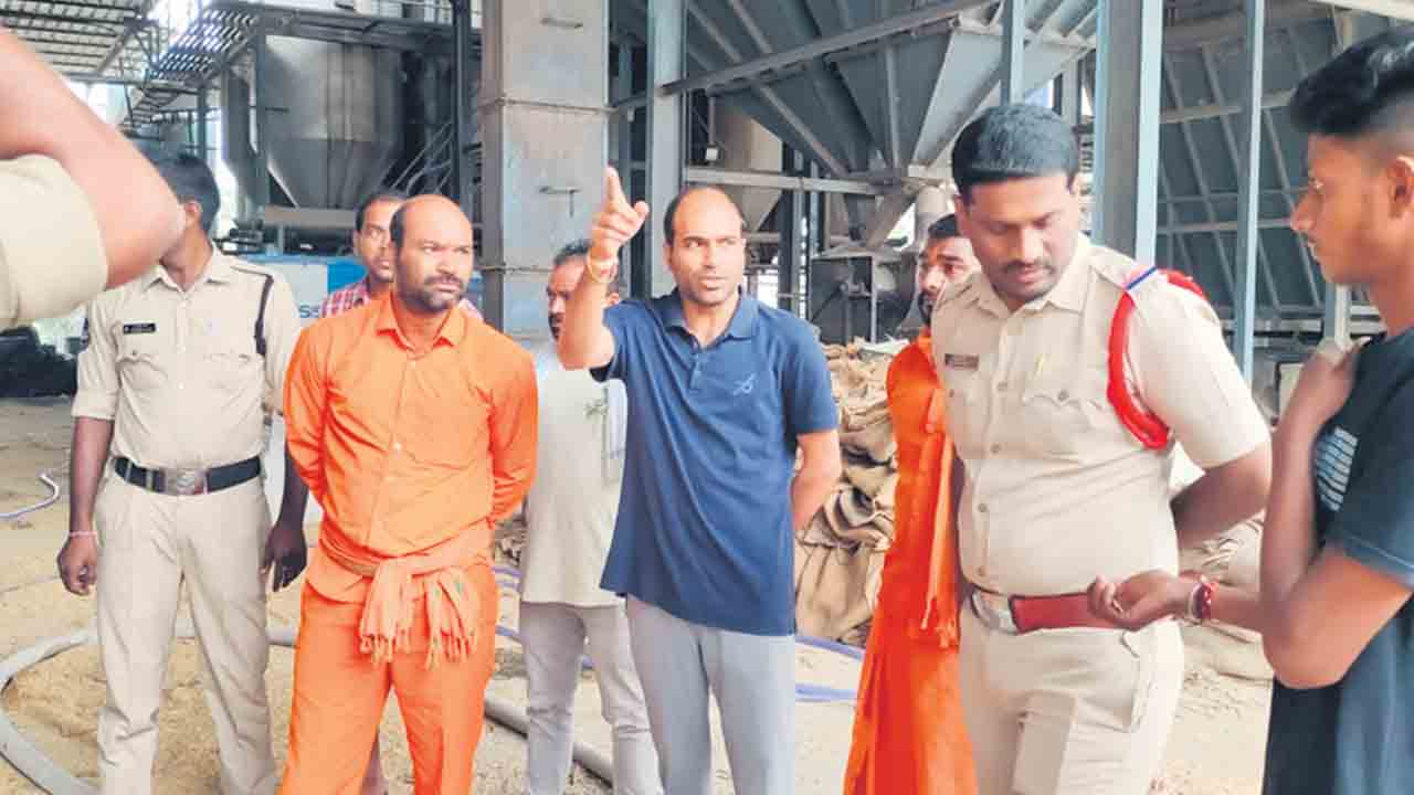 దేశాయిపేట రైస్మిల్లులో కాలి బూడిదైనధాన్యం