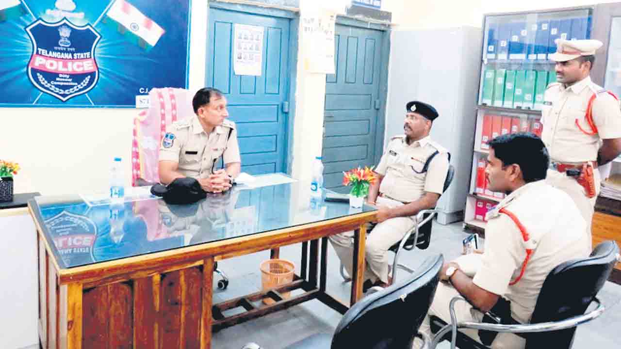 విధుల్లో అప్రమత్తంగా ఉండాలి