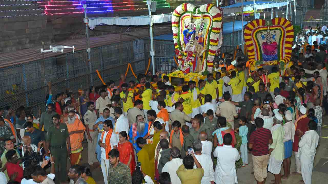 Srisailam | శ్రీశైలంలో కన్నడ భక్తులకు అఖండ అన్నదానం