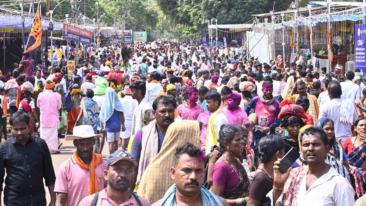 Srisailam | కర్ణాటకను తలపిస్తున్న శ్రీశైలం.. దర్శనాలకు క్యూలైన్‌లో పడిగాపులు