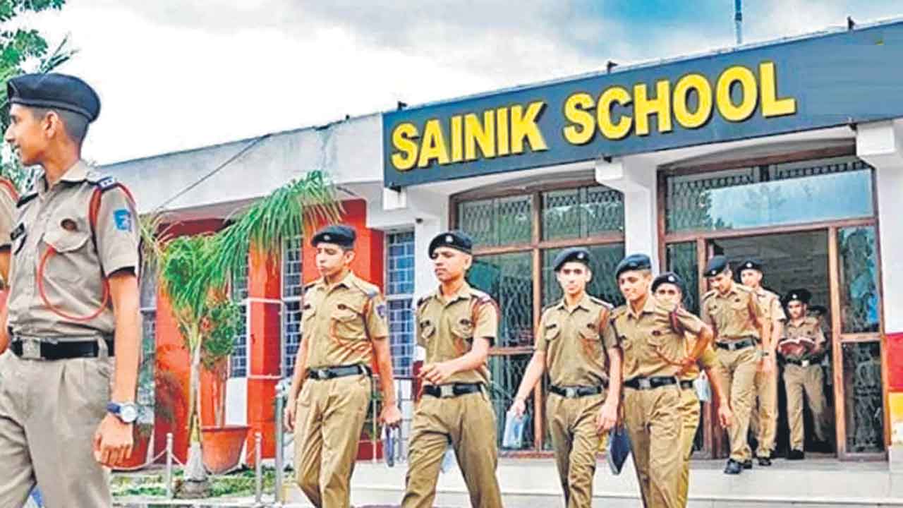 Sainik Schools | బీజేపీ నేతల చేతుల్లోకి సైనిక్‌ స్కూళ్లు..!