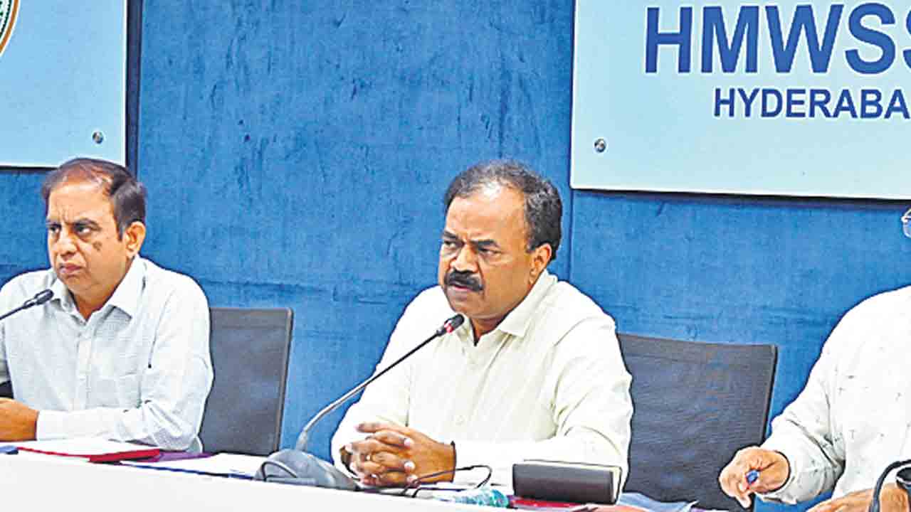 లోలోపలికి భూగర్భజలాలు.. ట్యాంకర్లకు పెరిగిన డిమాండ్‌