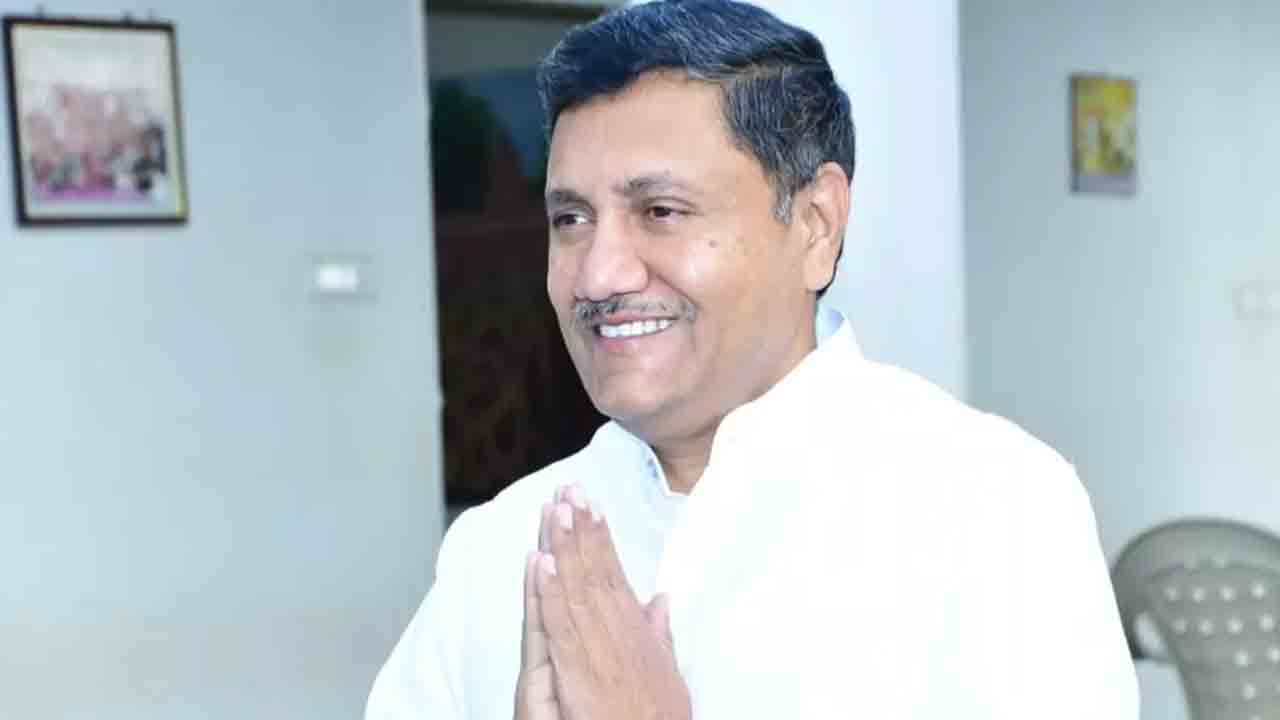 సినీఫక్కీలో శివానందరెడ్డి పరార్‌